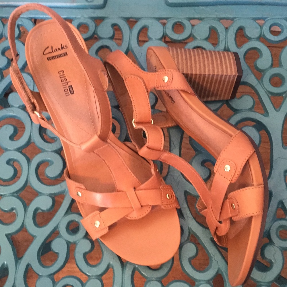 Genuine leather beige chunky heel